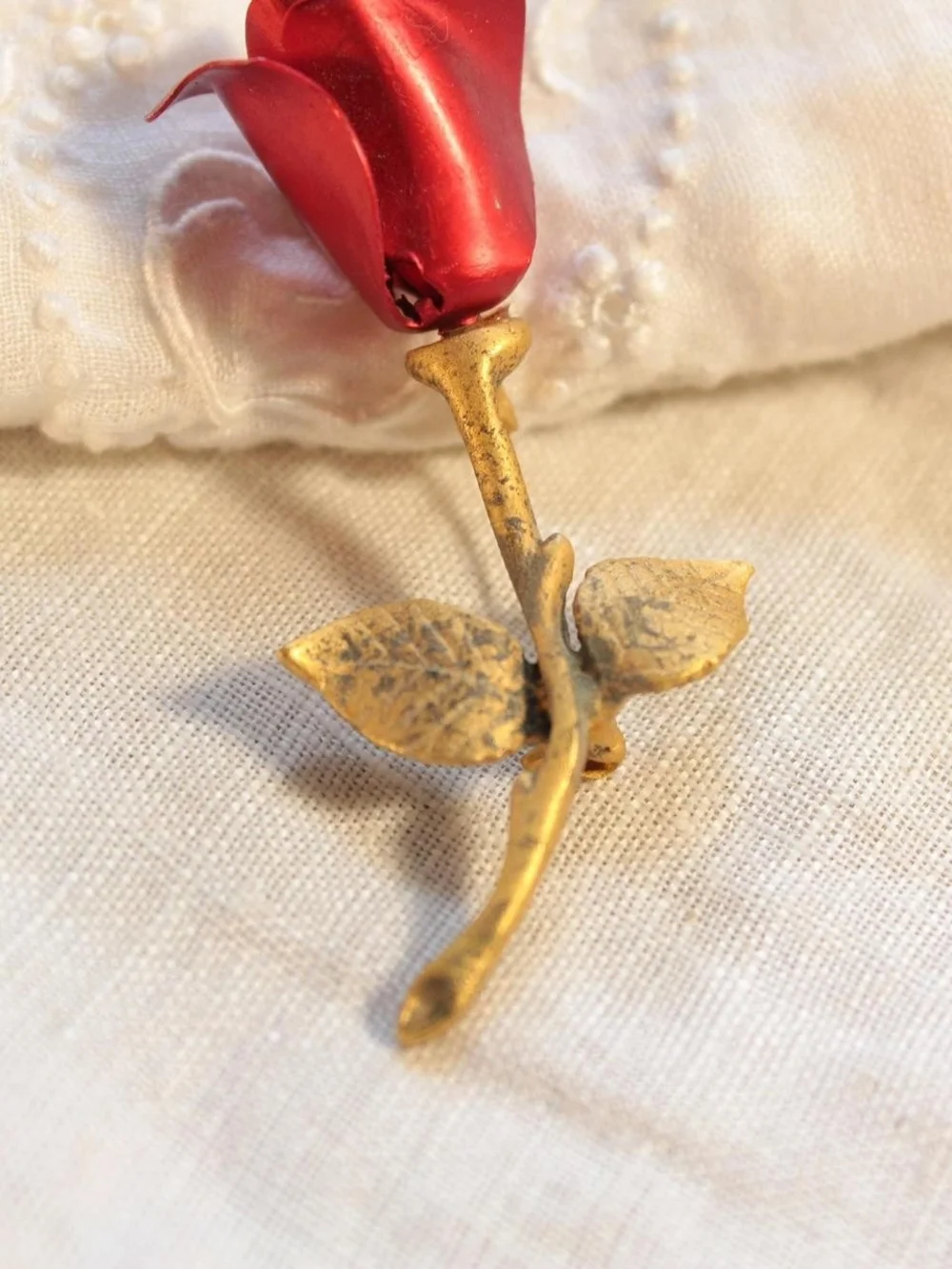 Vintage Avon Red Rose Brooch Pin Gold-Tone Enamel Floral Costume Jewelry